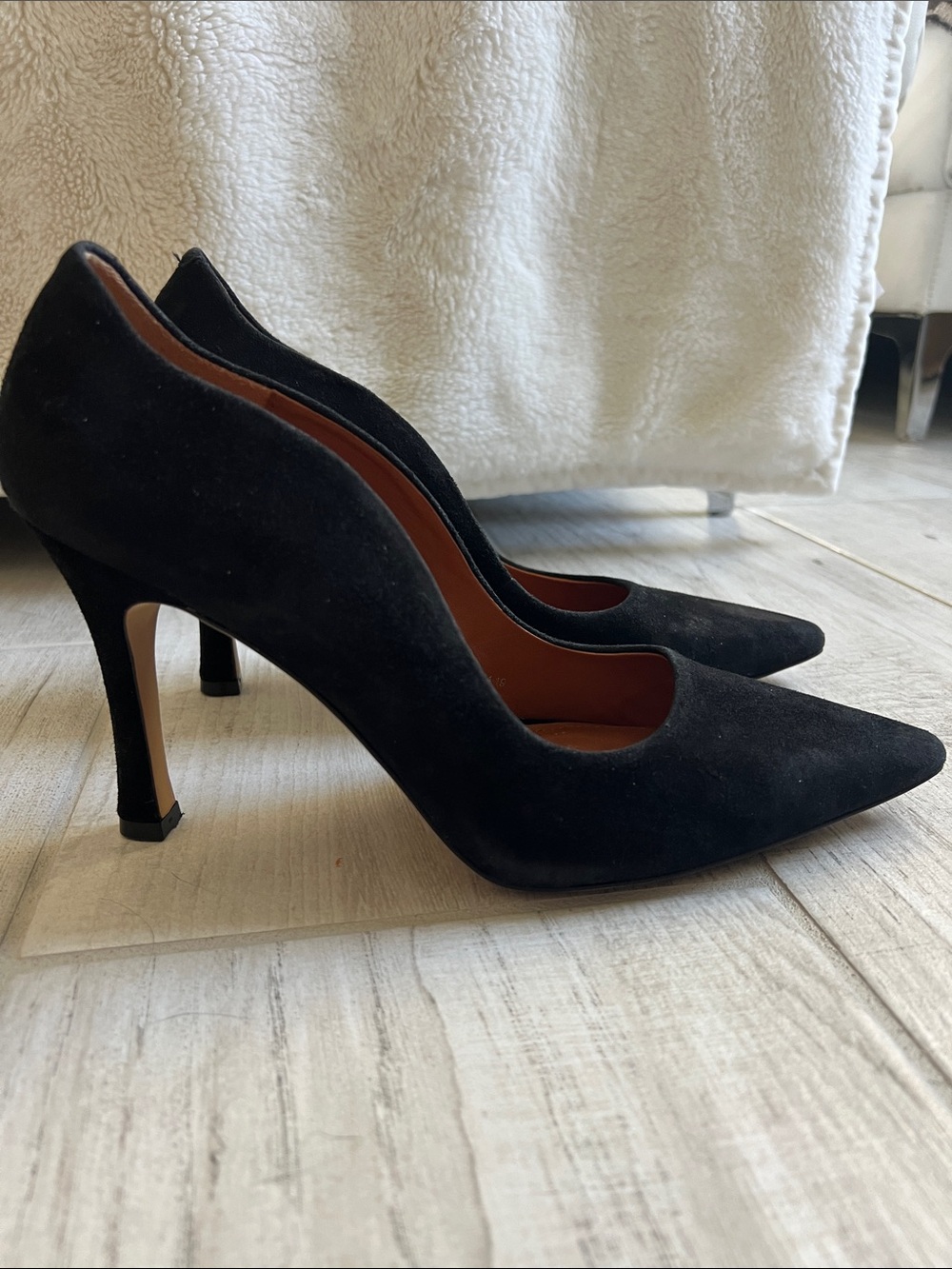 Autograph Black Suede Pointed-Toe Pumps size 10